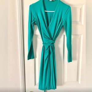 Diane von Furstenberg (DVF) green wrap dress long sleeves size 0